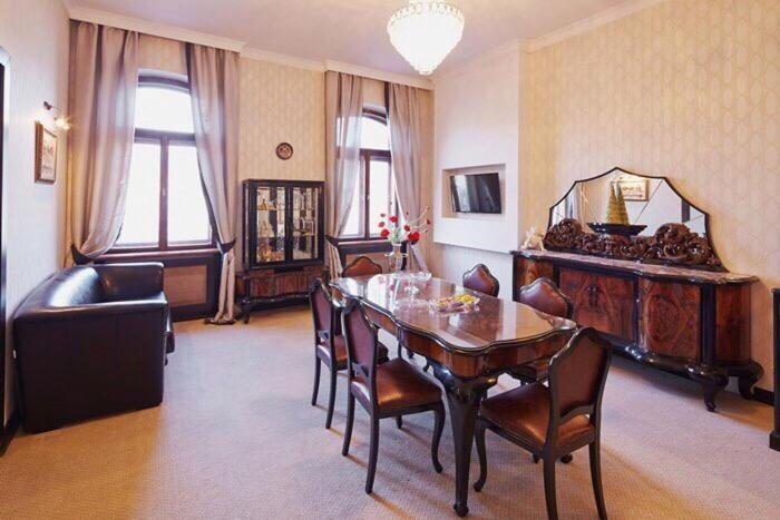Exclusive Apartment On Shevchenko Avenue 10 Lviv Kültér fotó