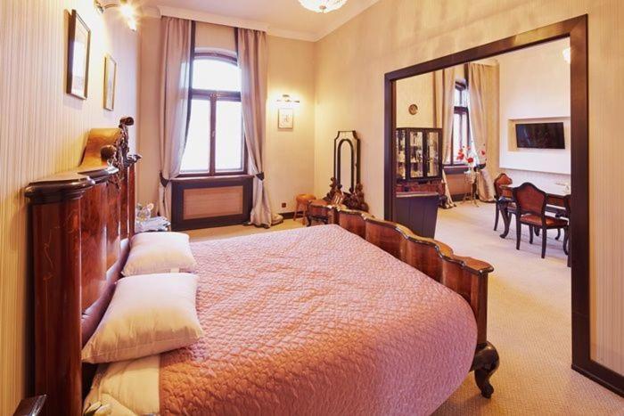 Exclusive Apartment On Shevchenko Avenue 10 Lviv Kültér fotó